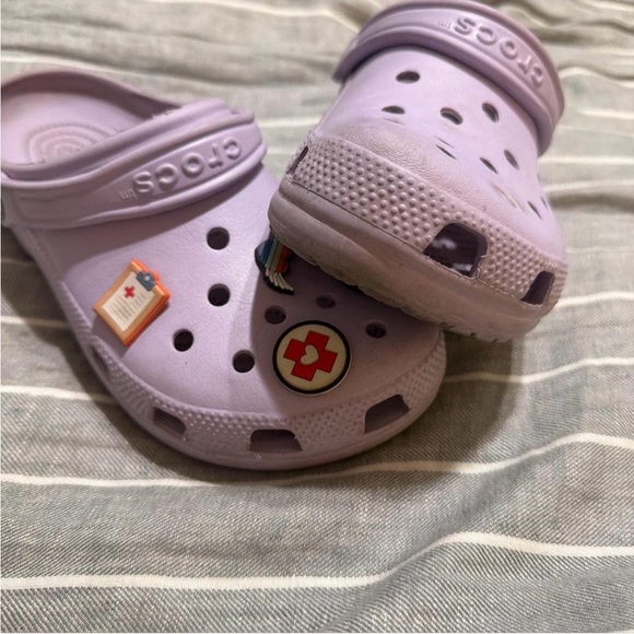 Crocs women Classic Clog in Light Purple - Picture 2 of 3